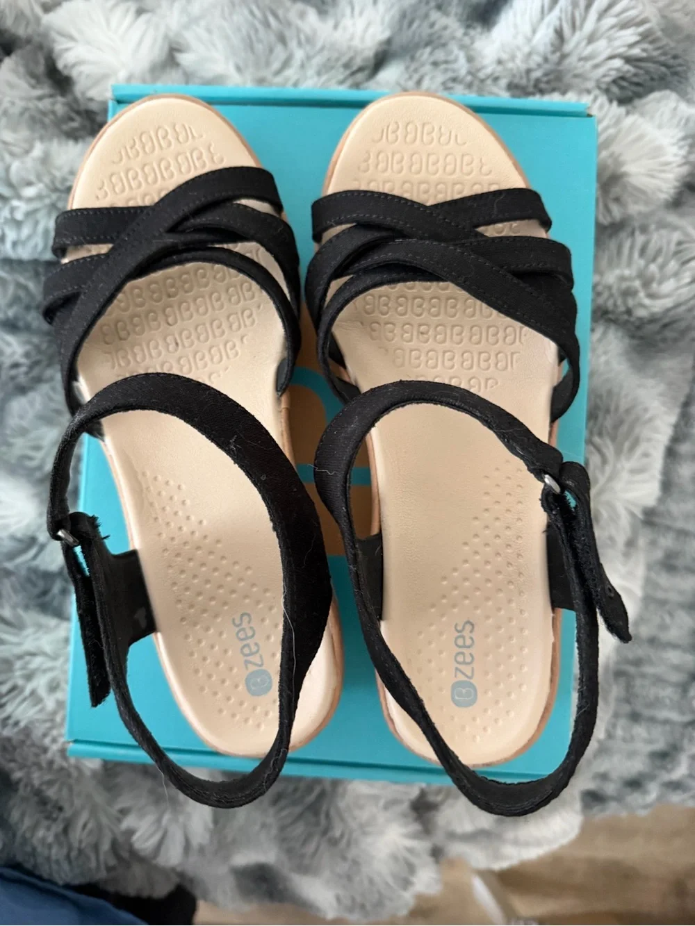 Bzees Women’s Black Strappy Wedge Comfort Sandals Size 8.5W $35